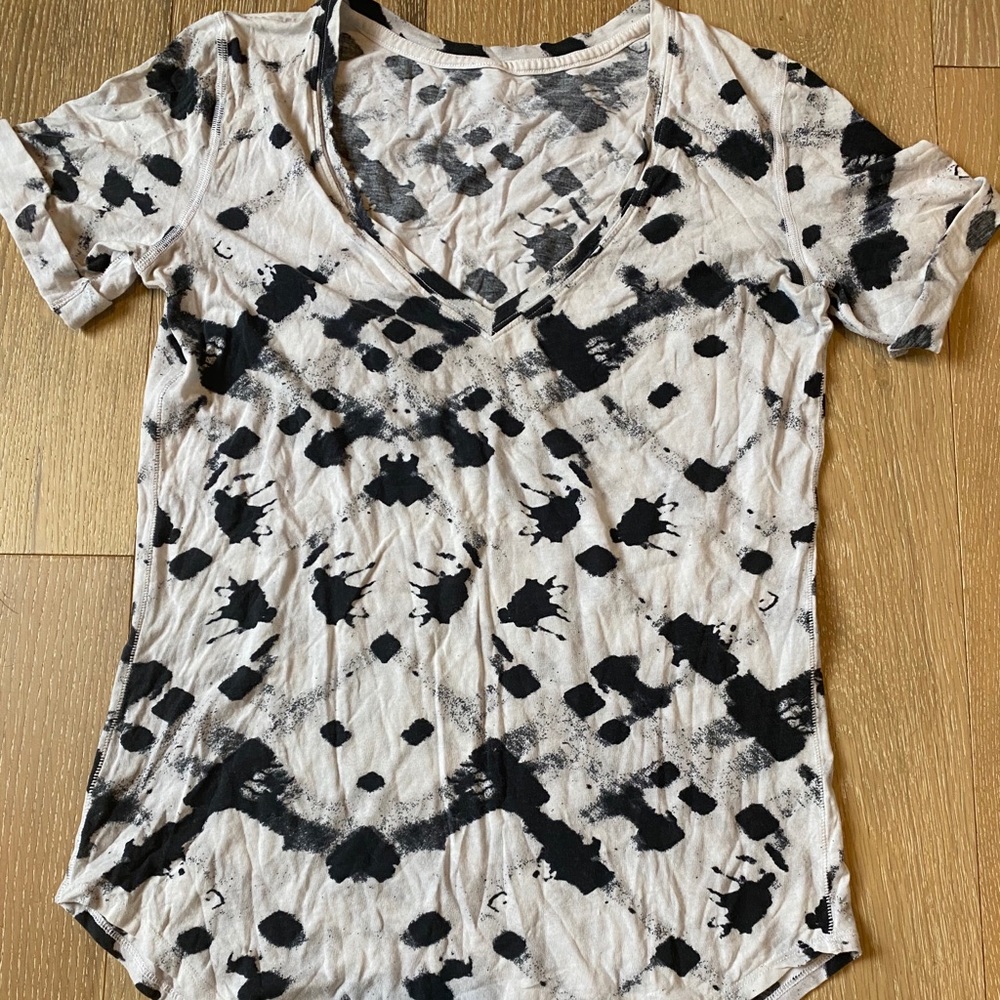 Lululemon t-shirt